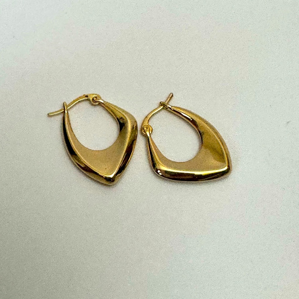 "Elegant Gold Earrings | Perfect for Every Occasion ✨"